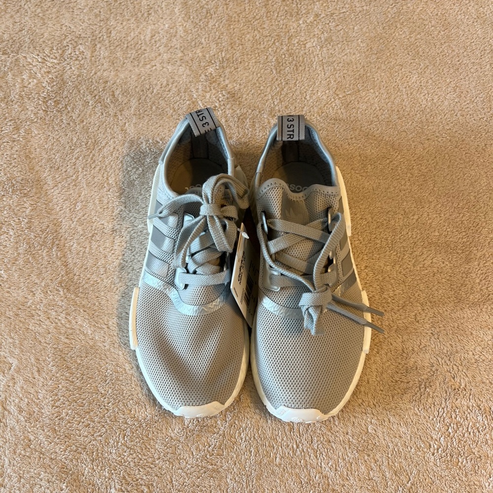 Women’s Adidas NMD R1 W size 5